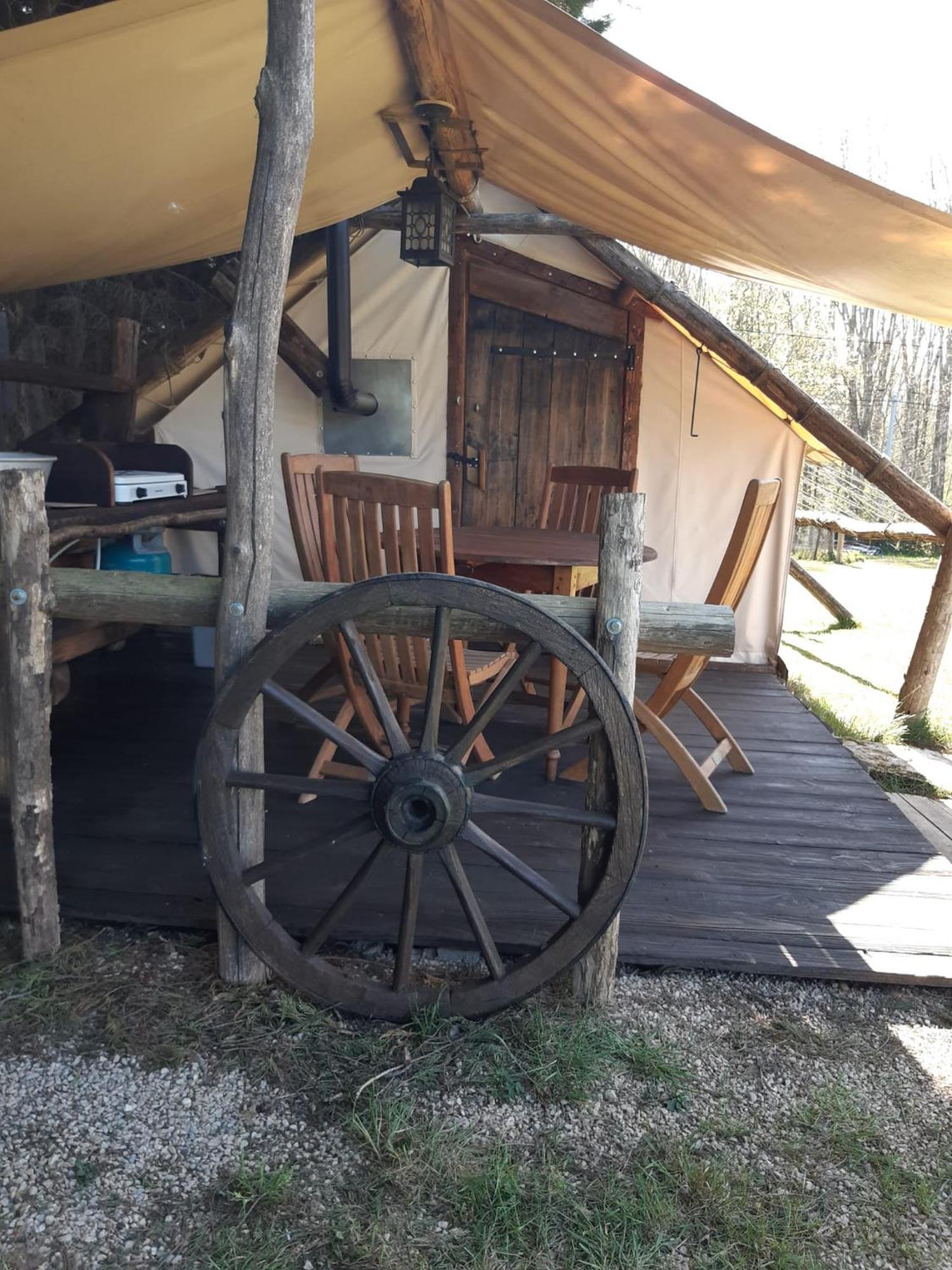Tente Trappeur Ada, Au Jardin De La Vouivre Saint-Vincent-en-Bresse Extérieur photo